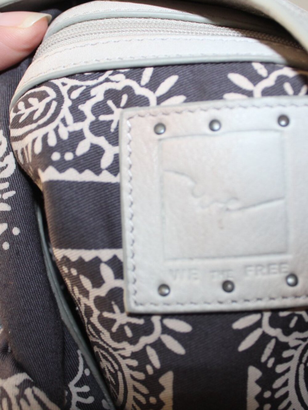 Free People Sabine slouchy bag Fog leather distressed look crossbody shoulder - Picture 8 of 9